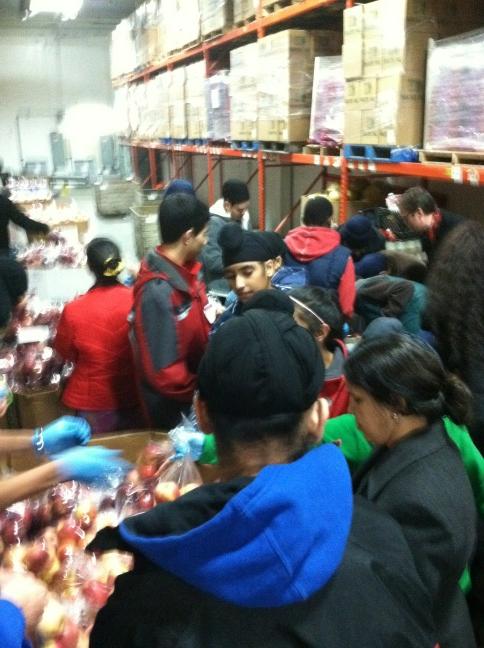 sikhworks's tweet photo. Working together to finish the last two cartons of boxes! #SWdetroit http://t.co/WWrfGwzX