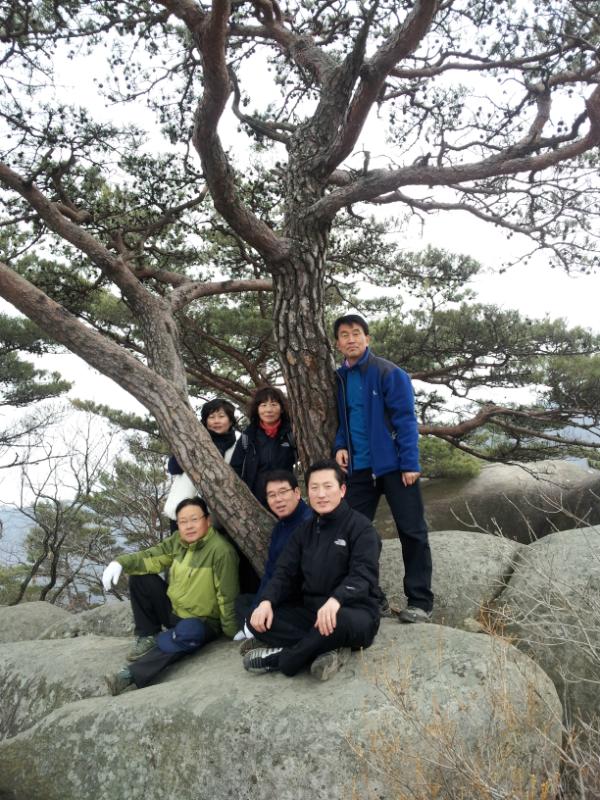 sudukwedding's tweet photo. 영천은해사중앙암 만년송아래에서 정다운분과 함께~ http://t.co/P1UEVQ4Y