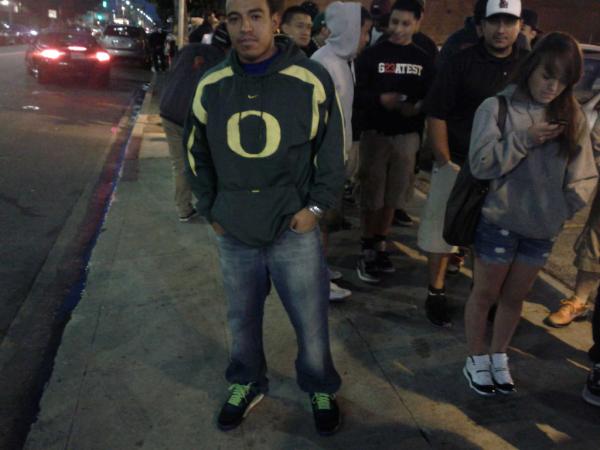kicksonfire's tweet photo. "@kustoo: #lineheat from @a4duck @nike_losangeles #flightnight http://t.co/L4GZ75yO"