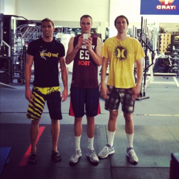 AndrewBFuller's tweet image. Large mammals getting it done @ @YARD_STRENGTH ! #linning #tebow