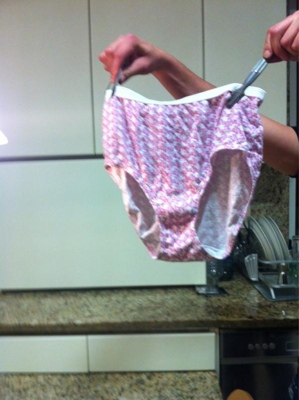 marianaot's tweet photo. A quien c le hayan olvidado sus calzones en mi baño de visitas, favor de venir a recogerlos #queoso http://t.co/JxhpEsXG