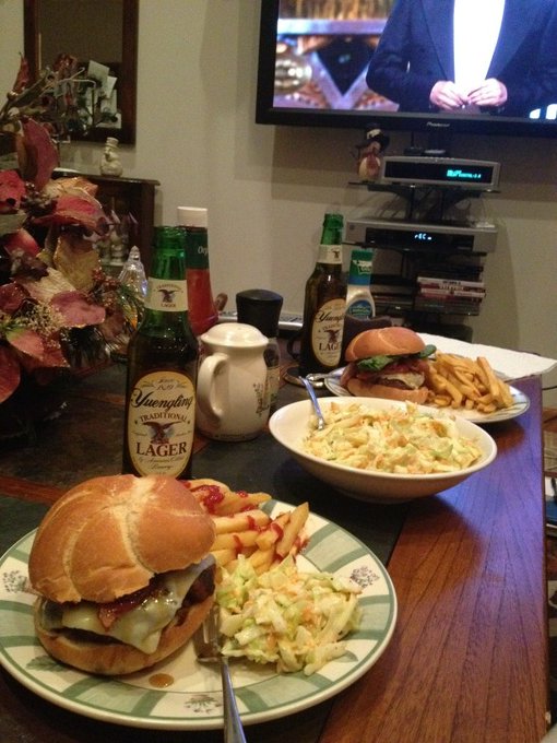 Oscar burgers with my boo http://t.co/mJVO97SL<a href="/tag/pod"class="tags"><span>#pod</span></a>