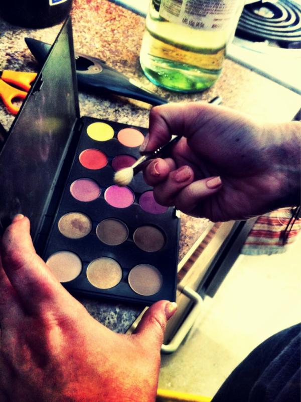 veronikamejia's tweet image. Already in the makeup Artist hands MS. @v_venommm #ninetwofive @925US