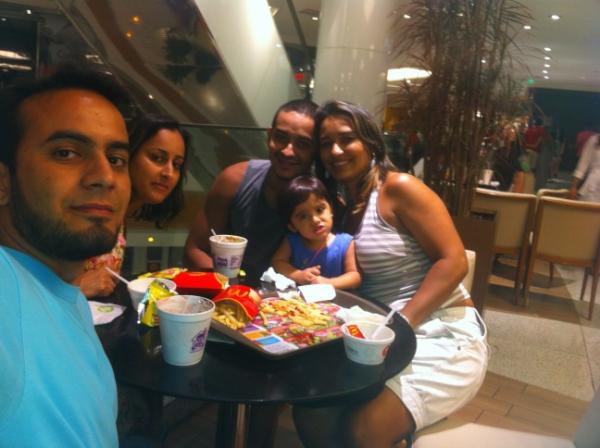 Daniel_Hummel's tweet photo. Memorando niver da cunha Rê. Família bençuada http://t.co/bMIsKcbc