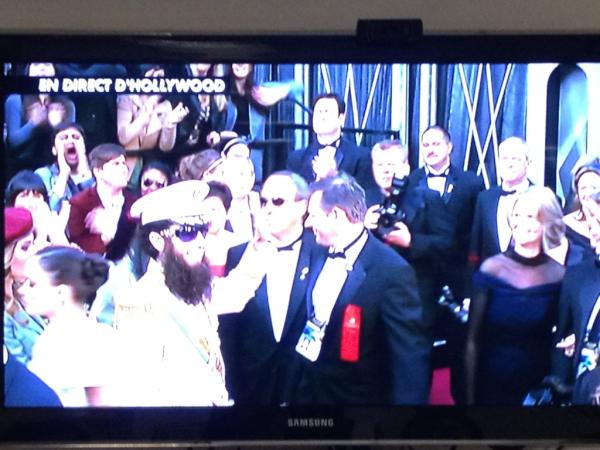 allocine's tweet photo. Sasha Baron Cohen est quand même venu en Dictator ! Malgre l'interdiction.. http://t.co/T1rJVfRk