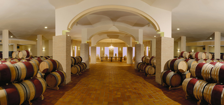 How elegant can be the world of wine !
#Falesco "barricaia" looks like the hall of a luxury hotel ^^ #srwine #wine