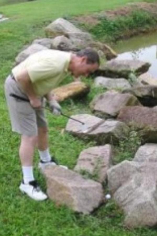 _Golf_Problems's tweet image. When you find your golf ball like this #golfproblems