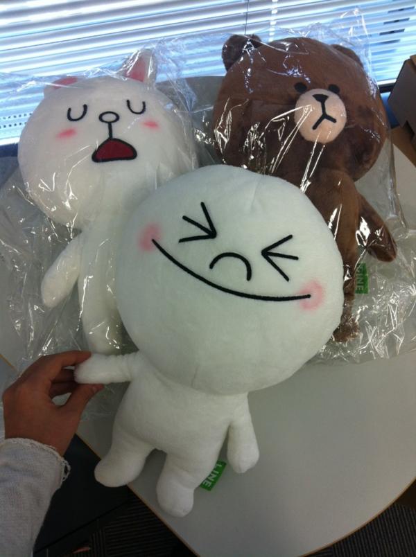 Line Twitterren 海外の工場で生産中のlineぬいぐるみたちのサンプル3体がやっと日本に届きました 結構大きくて 肌触りが良くて気持ち良い Line Http T Co Lnhczw9j