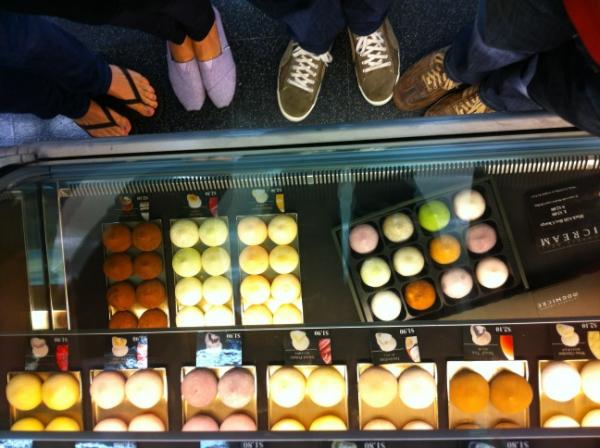 thethornsberrys's tweet photo. Mochi time! http://t.co/yE5kGUsY