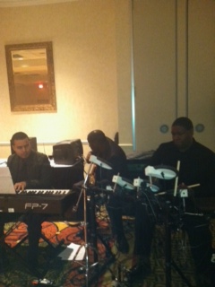 Intelligentdrum's tweet image. @intelligentdrum a playing at a hotel for a flying club. Gotta love the on the spot #jazz
