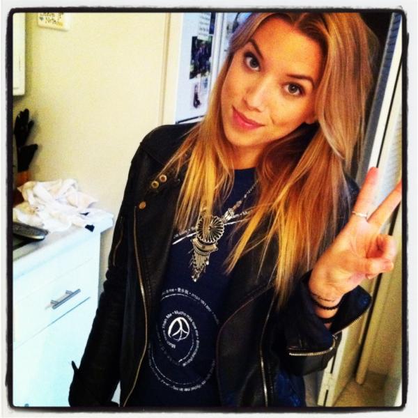 MuchMoreThanMe1's tweet photo. Carlie Casey rockin one of her favorite much more than me t's! http://t.co/uKZuuo1b