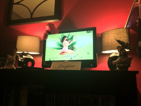 itscodiesturn's tweet image. enjoying a night of weeds in bed. #timetowinddown #happiertimes