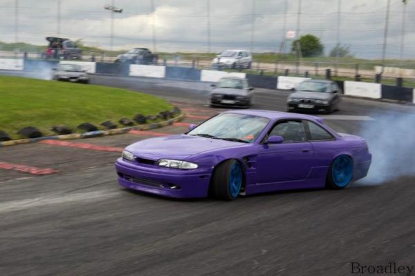 DriftOneUK's tweet photo. It's been a long winter but Buxton is now only 2 weeks away! £10 entry, £10/day to drift. Let the drift. See the train! http://t.co/grGobnKN