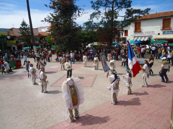 TalpaDeAllendeJ's tweet photo. Danza en Talpa de allende http://t.co/WZ3RA0GD