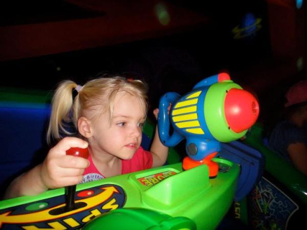 Barbara_A's tweet image. @scalliancewdc my niece on her first Disney trip. :)