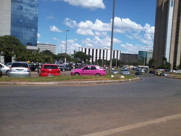 BrasilPaula's tweet photo. Amigos, isso não tem em todos os lugares. Só em Brasília http://t.co/Zt0VUWEb