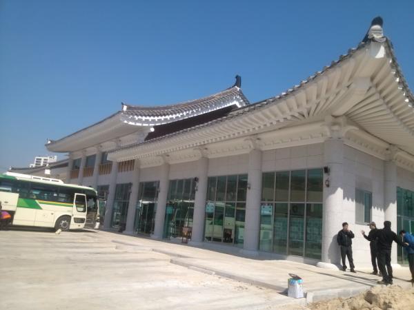 kji0719mn's tweet photo. *우리나라에서 제일 멋진 버스터미널인 구례공영터미널 전경입니다ㅎ http://t.co/gwKcs7el