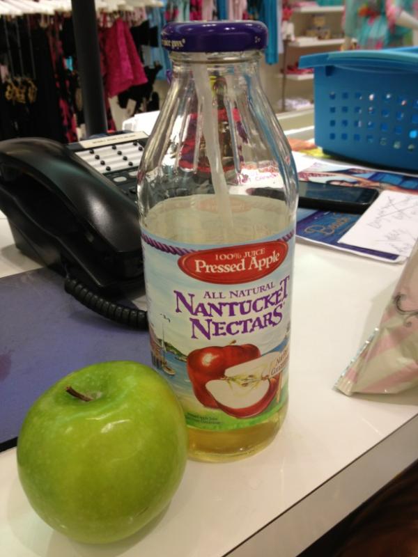 AliaAdel's tweet image. @justlikeeBARBIE &quot; i have an apple in the back ill just eat it.&quot; Lolll come back with apple juice. #sierraproblems