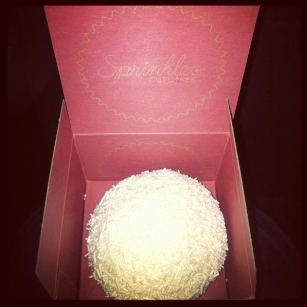 Lmontgomery93's tweet image. “@JenCoal: Sprinkles 24 hour ATM #hourwait #worthit @KenEckerd @Sydpulf http://t.co/8QoBoWl2” omg stop.