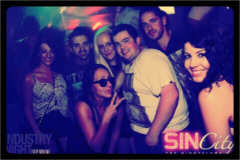 livche's tweet photo. Had the best time in Queenland with the heads! ;) http://t.co/rlYulgXl