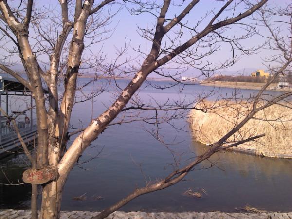 fall_simon's tweet image. 뜬금없이 떠난 여행.  ITX 타고 춘천으로 공지천 의암호에서