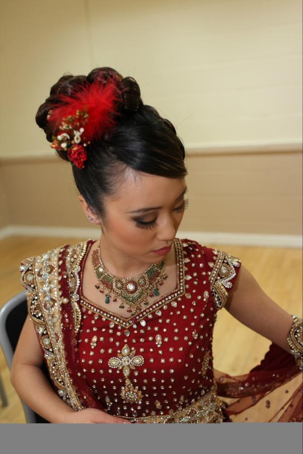 PetalsandPop's tweet photo. Hair Fascinator on a model http://t.co/TkdqyBjg