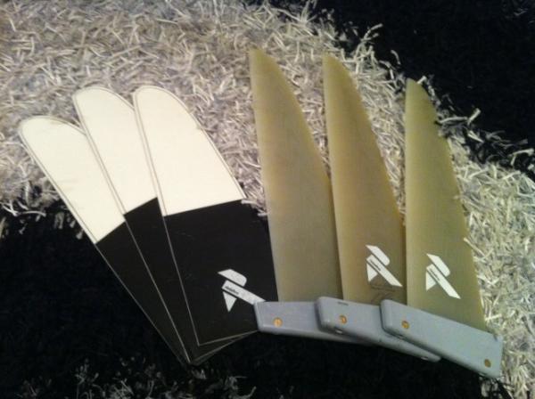 BenniBoelli's tweet photo. A big thanx to Flysurfer kiteboarding for those awesome race fins from Rista!!!!!!! http://t.co/eirrJjWQ