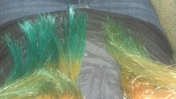 CarlyRhianne's tweet image. One side of my hair is fading WAY faster than the other. Welp this looks weird #koolaidproblems