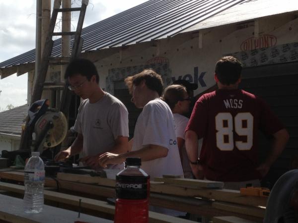 UADRIP's tweet image. University of Alabama DRIP #Alternativespringbreak in full swing-Day 2- Siding &amp;amp; Framing Picture 7: