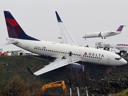 Ooops. Delta groundrun at Atlanta goes ugly