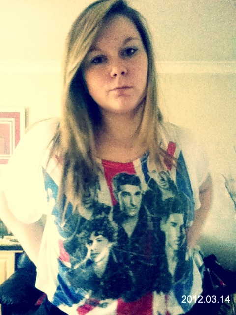 _ZoeLouiise's tweet image. Me and my tour top :) #thecodenottingham @thewantedmusic