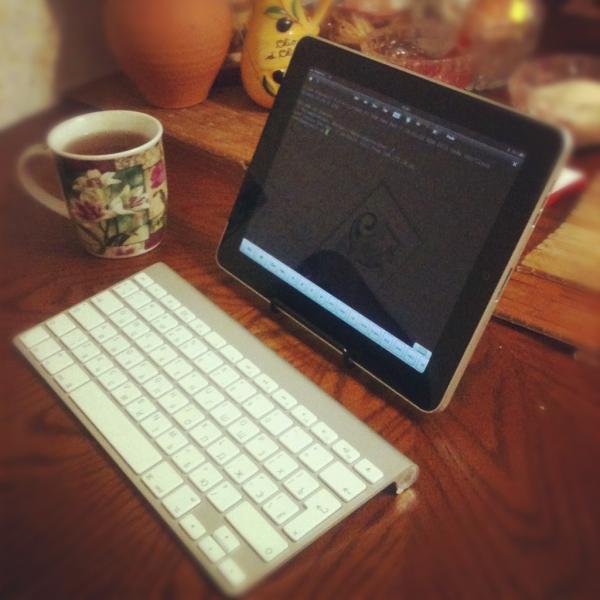 village_geek's tweet image. Поставил в облако Ubuntu, Vim и RoR. Работаю на iPad с внешней клавой через iSSH :) #ZenCoding? :)