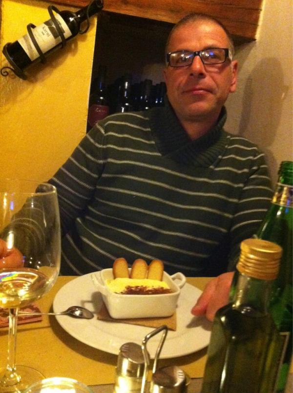 SimonaFabiani's tweet photo. @TorrisiLaura questo e' soli il dolce dopo un piatto di pici toscani e una tagliata con patate.... Leggeri vero??? http://t.co/55dNoKge