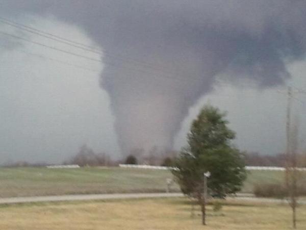 flutterbylouu's tweet photo. Please pray for those who lost their homes and those who lost their lives from the devastating tornados this afternoon! http://t.co/oAcJIrXu