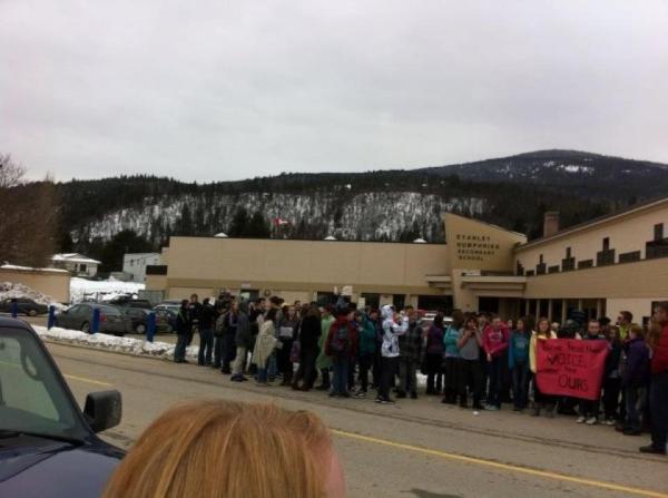BCStudentsWalk's tweet photo. Stanley Humphries Secondary School in Castlegar, BC! #BCStudentsWalkout http://t.co/R3VSjkJ5