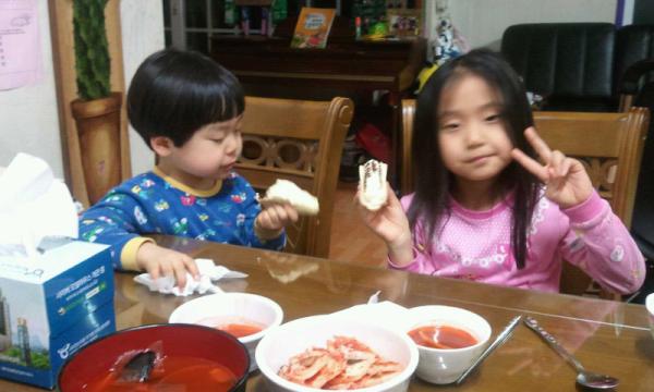 comkim88's tweet photo. 왜 아이들은 아이스크림에 열광할까? http://t.co/XYZ4BCsM
