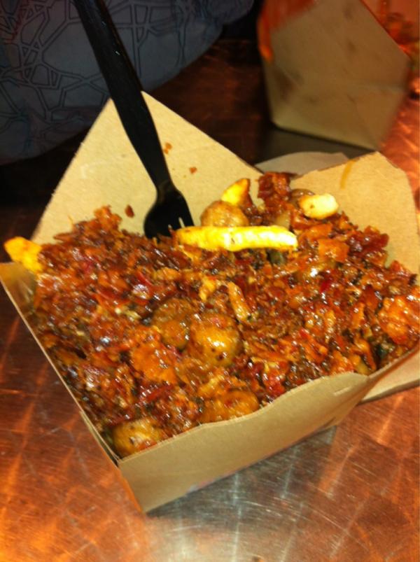 ccloth11's tweet image. Omg #smokespoutine #hogtown