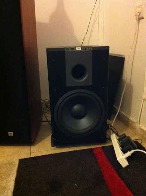 RAZONAS's tweet photo. למכירה סאב וופר JBL אקטיבי 10 אינצ כחדש! http://t.co/WQTiqS16