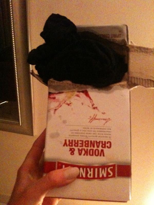 GingerJ0's tweet image. What my friends use as a plastic bag?!?! #forjacuzziclothes #reusablebox