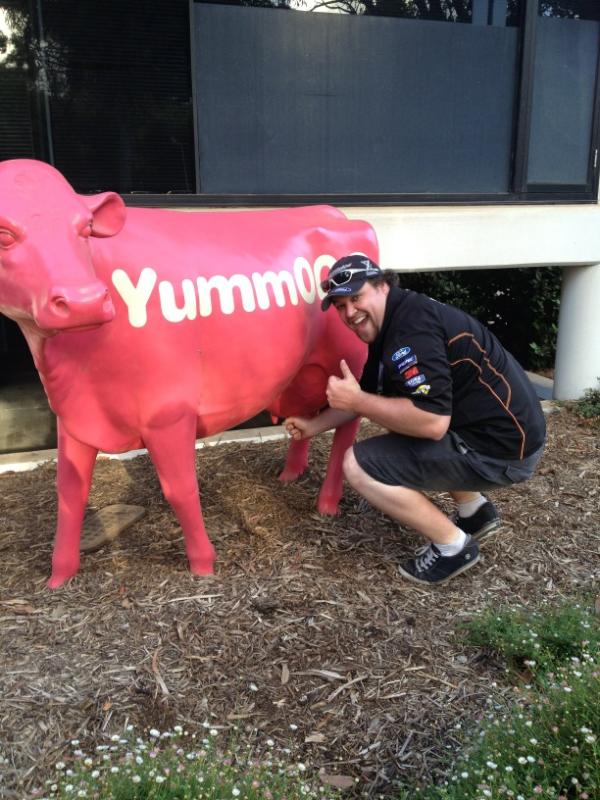 clareburgett's tweet photo. @__marf__ milking a cow on the way to the track @cgordo06 http://t.co/hmAPLgSF