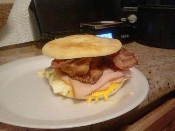 NothinBut_Ralph's tweet image. #FatKidd Who eating like me??? #NoFuckinBody