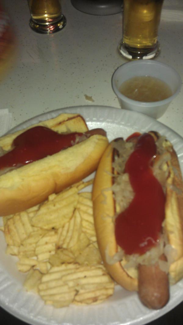 TheEaglesNest3's tweet image. Dirty water wieners. Nothing better. #tonyeverready #wherearehisballs #mikemac