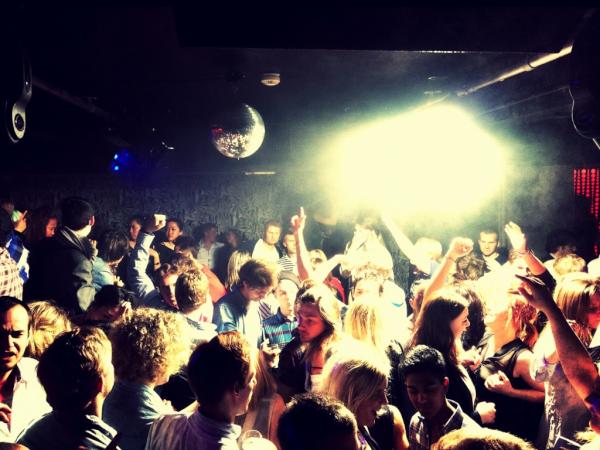 IshClub tweet picture