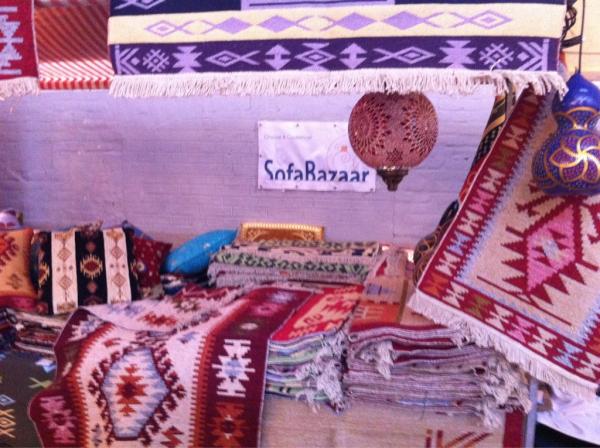 SofaBazaar's tweet photo. Onze kraam op de #sundaymarket http://t.co/EnVKXgGz