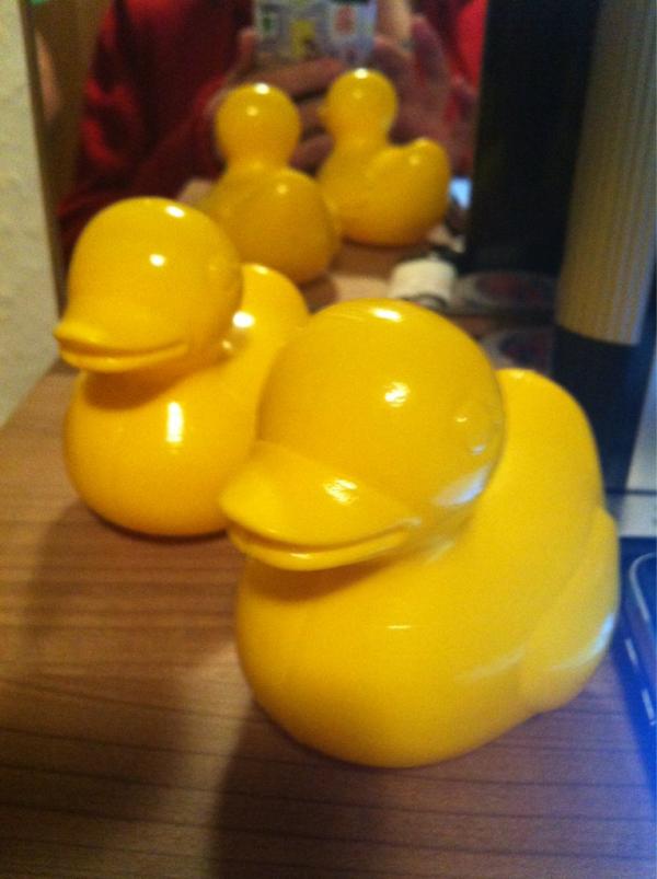 silkchen79's tweet photo. Accessoires habe ich endlich wiedergefunden! Kann losgehen zur #ente2012 http://t.co/ms9BCYtb