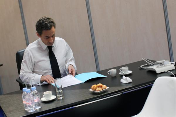 NicolasSarkozy's tweet photo. Plongez dans les coulisses du grand meeting de #Bordeaux sur http://t.co/yWCfJqnG http://t.co/riSXDj6o