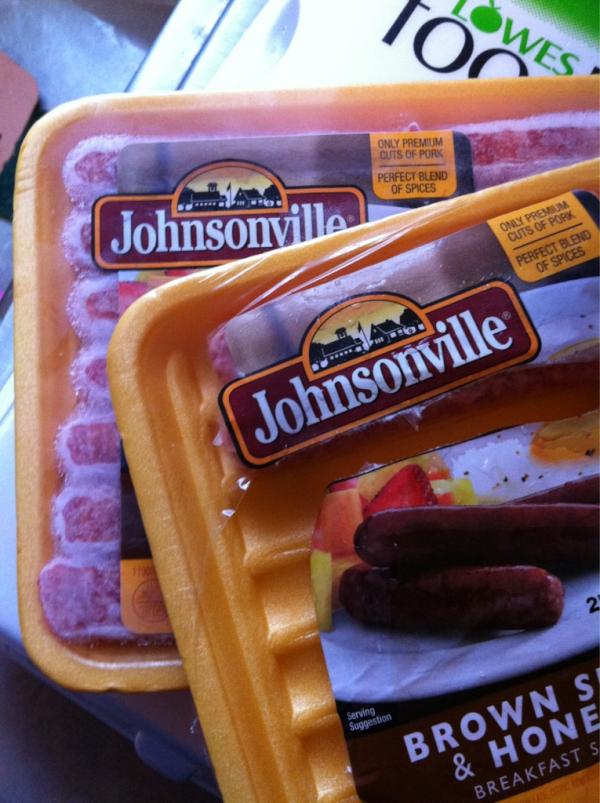 Johnsonville's tweet image. Ahh... breakfast for dinner! #mixthingsup Enjoy! RT @SamanthaDamit: @JvilleGrilling dinner anyone?