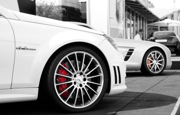 MercedesDaily's tweet photo. Who can guess what kind of brakes are on the SLS? http://t.co/kH2vv57A