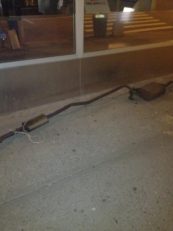 ScottyTea's tweet photo. Need a muffler? Got one stranded here on 66th n 2nd http://t.co/AyZS63rf