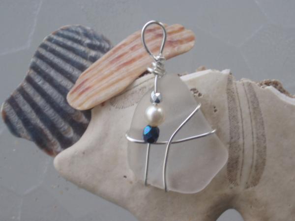 LizSeaGlass's tweet photo. East Meets West: pearls, crystals and beads from Japan speak the international language of new beginnings! http://t.co/7aCZJYxB